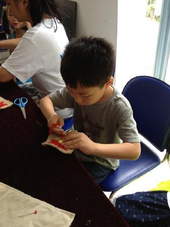 小朋友自主的DIY小花制作
