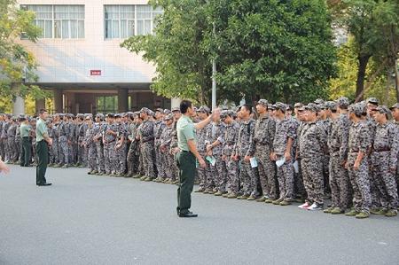 教官受训新生交流