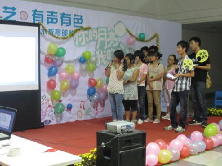 诗乐大比拼,同学努力回忆 诗乐大比拼,同学努力回忆