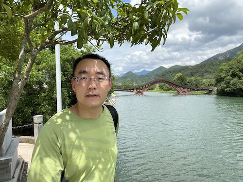 郝华照片